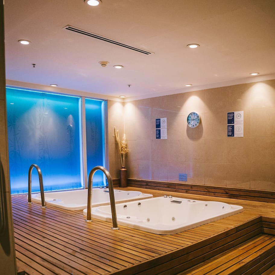 Couples treatment rooms, sauna, hot tub, Turkish bath, body treatments