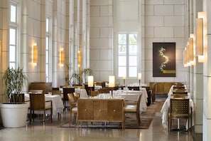 Breakfast, lunch, dinner served; Italian cuisine, alfresco dining