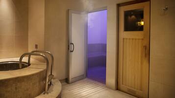 Couples treatment room(s), sauna, hot tub, Turkish bath/hammam