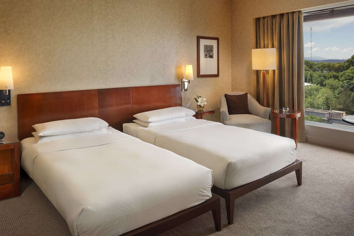 Ropa de cama de alta calidad, edredón, camas con pillow-top y minibar