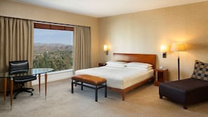 Premium bedding, down comforters, pillowtop beds, minibar - Park Hyatt Mendoza (Mendoza)