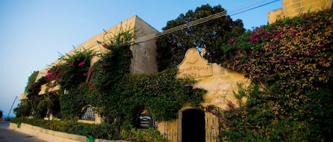 Entrée de l’hébergement