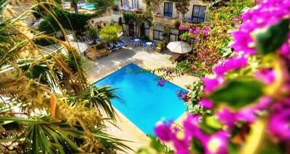 Cornucopia Hotel