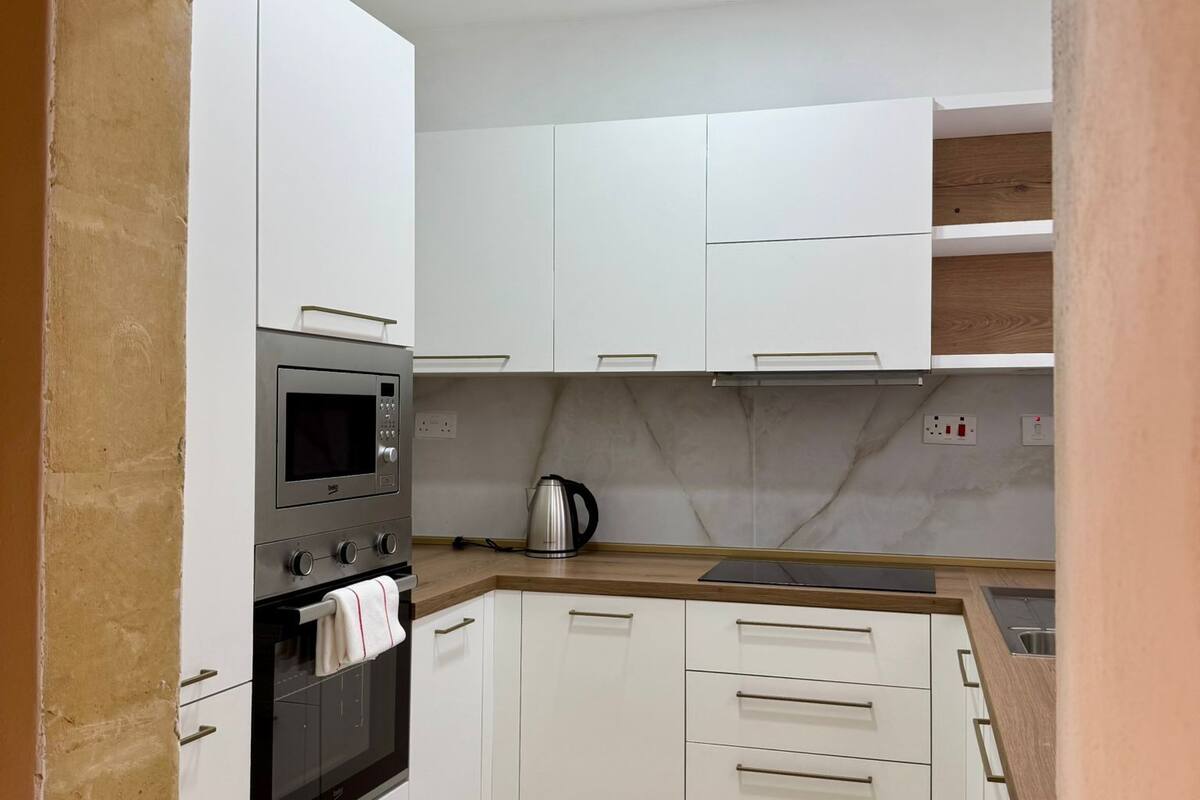 house (cornucopia farmhouse) | private kitchen | electric kettle