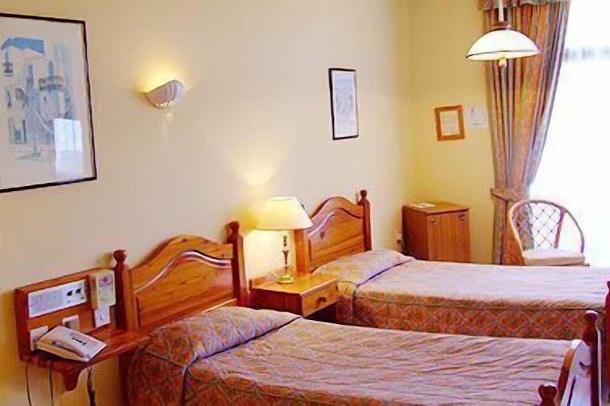 Chambre Triple | 1 chambre, minibar, rideaux occultants, draps fournis