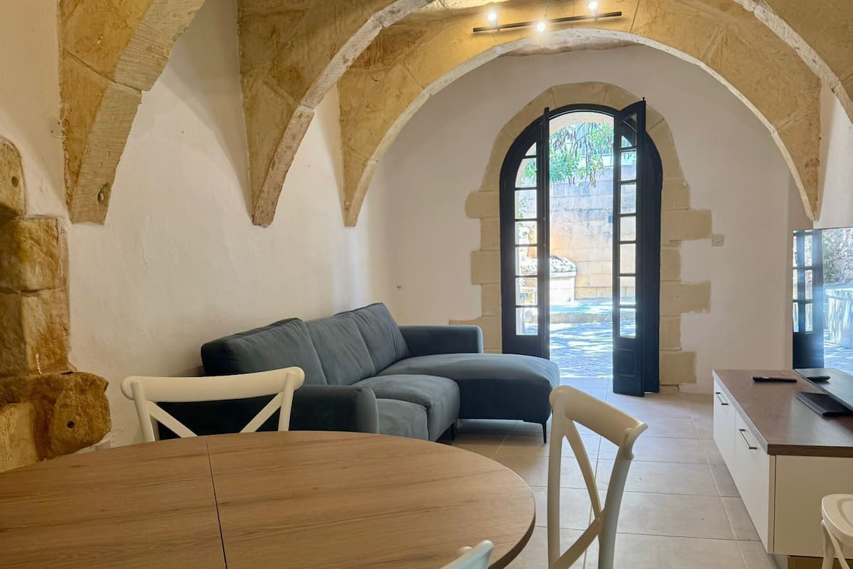Casa (Cornucopia Farmhouse) | Área de sala de estar | Televisión LCD de 26 pulgadas con canales por cable y televisión
