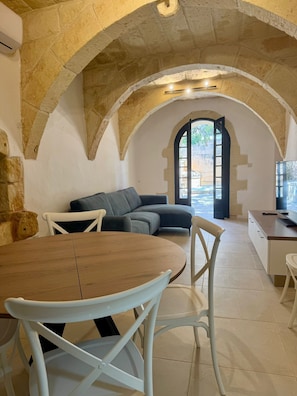 Casa (Cornucopia Farmhouse) | Zona de estar | Televisión LCD de 26 pulgadas con canales por cable, una televisión