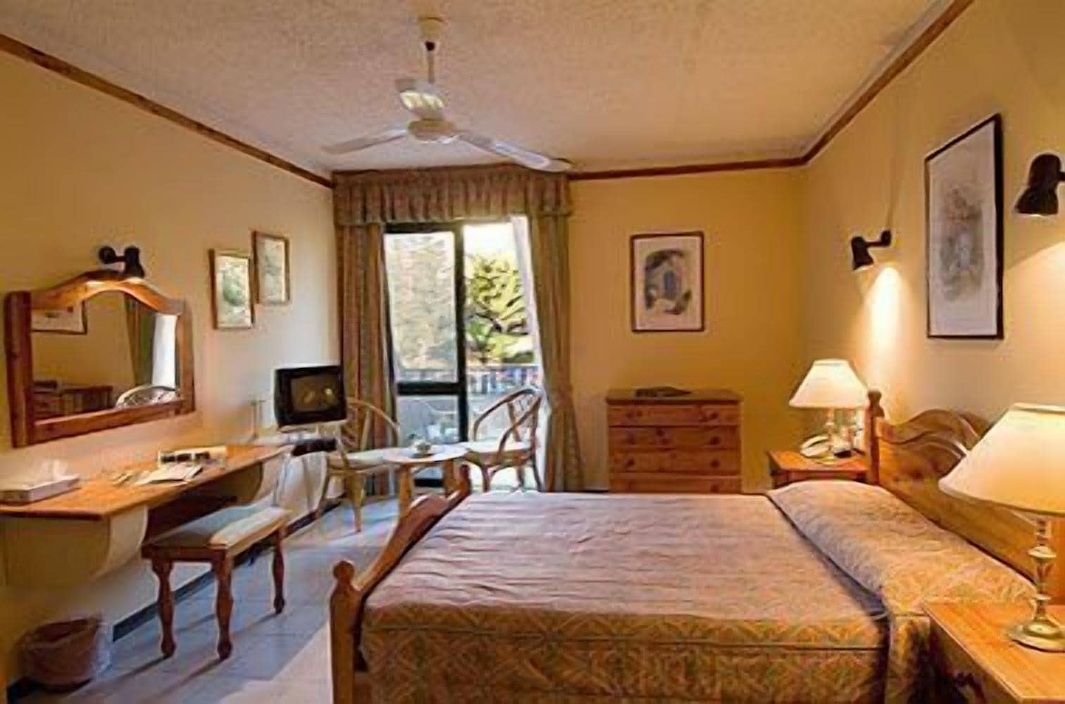 standard room | 1 bedroom, minibar, blackout curtains, bed sheets