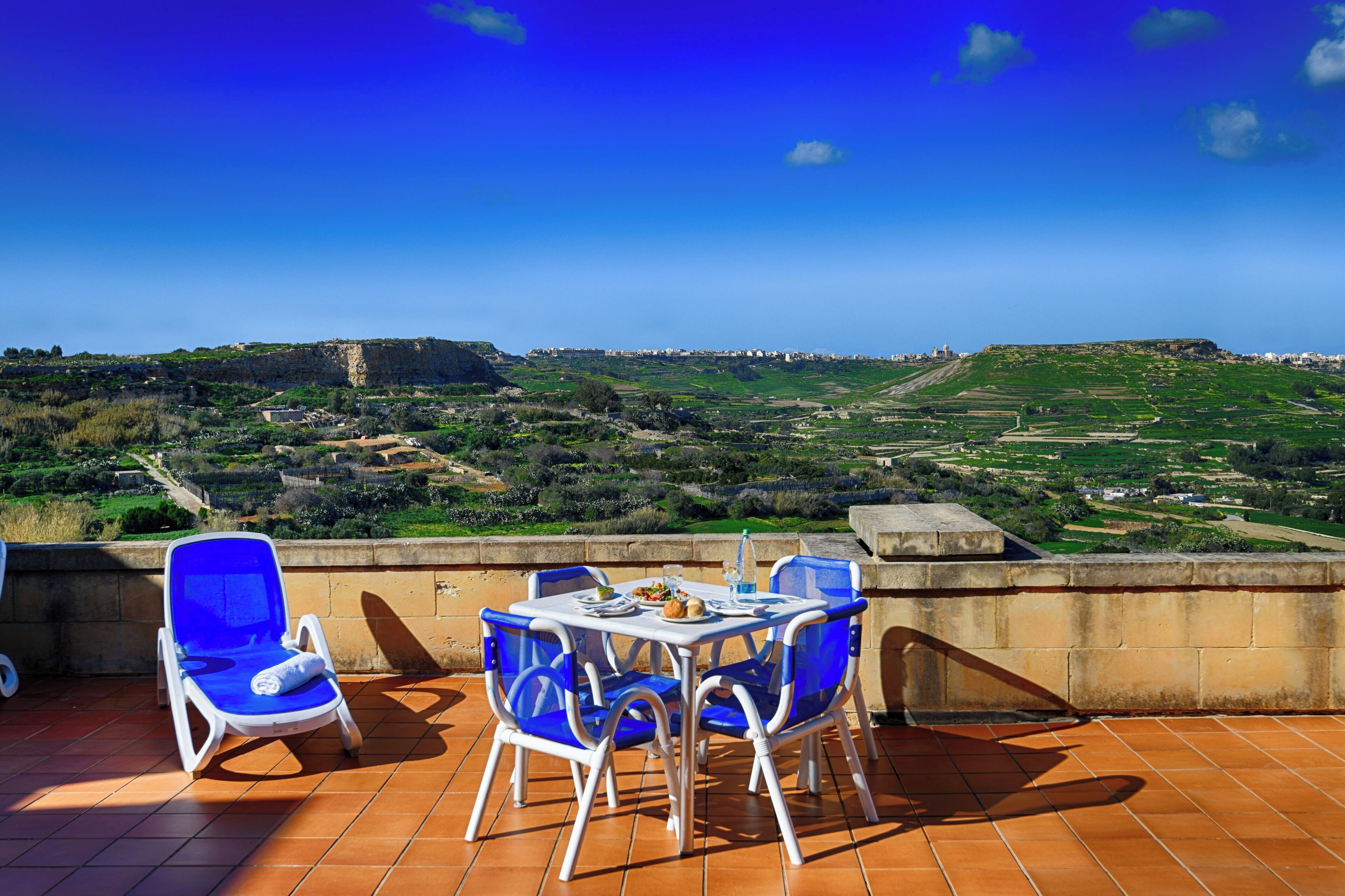 Chambre Quadruple (Entire Apartment with View) | Terrasse/Patio