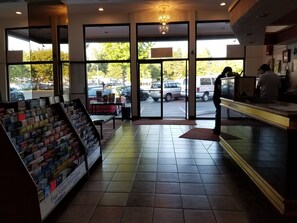 Lobby - Sea-Tac Crest Motor Inn (SeaTac)