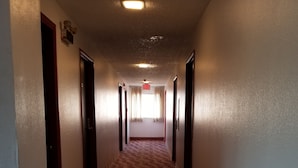 Hallway - Sea-Tac Crest Motor Inn (SeaTac)