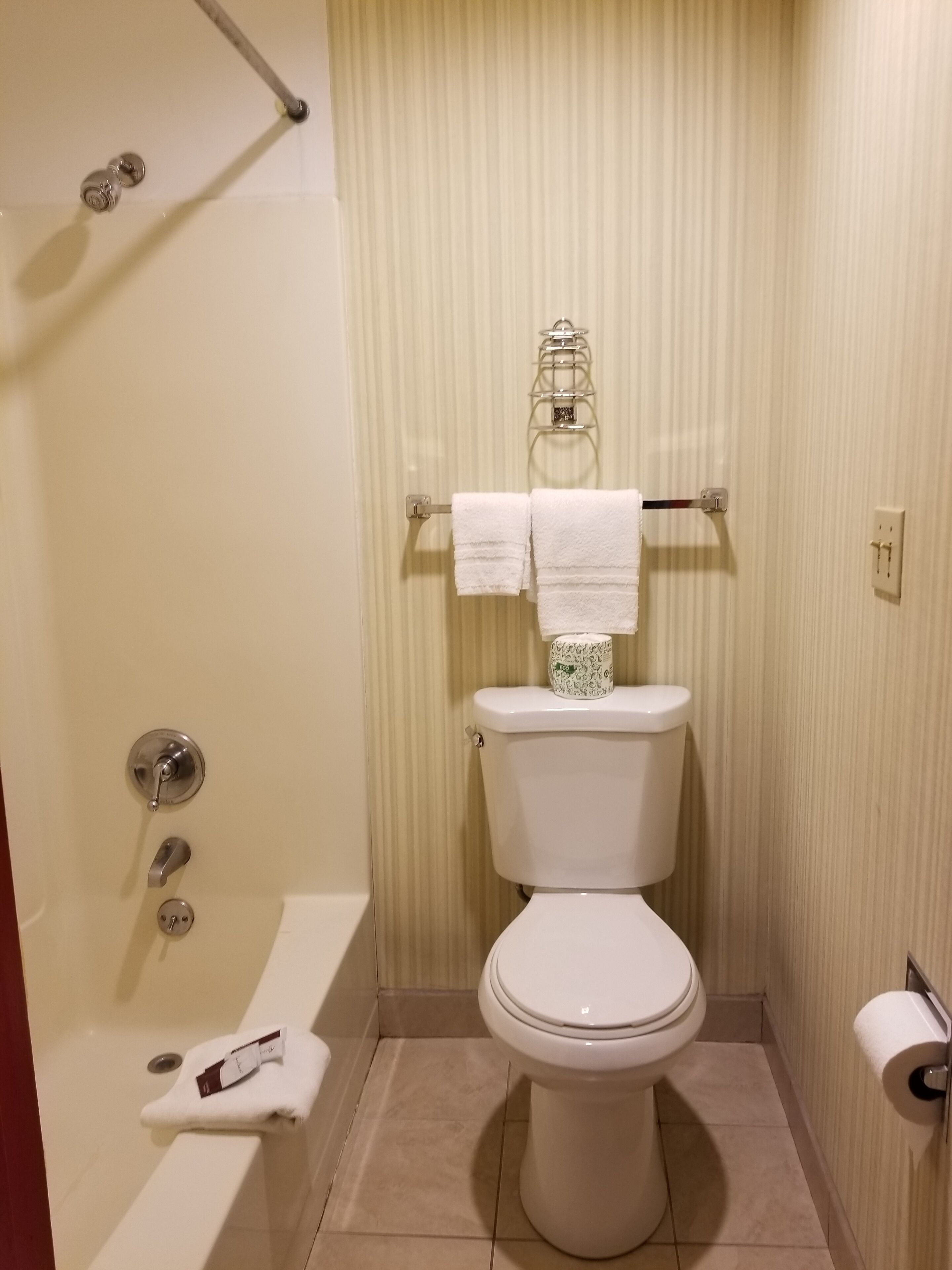 Basic Double Room | Bathroom