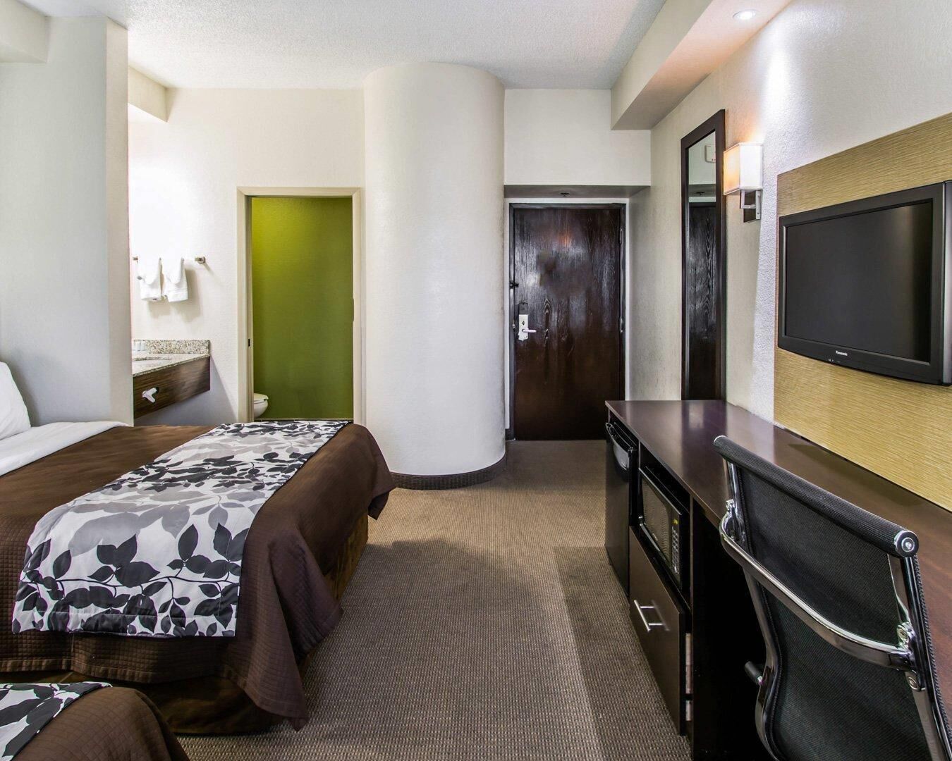Habitación, 2 camas Queen size, con acceso para personas discapacitadas, para no fumadores | Ropa de cama de alta calidad y caja de seguridad en la habitación 