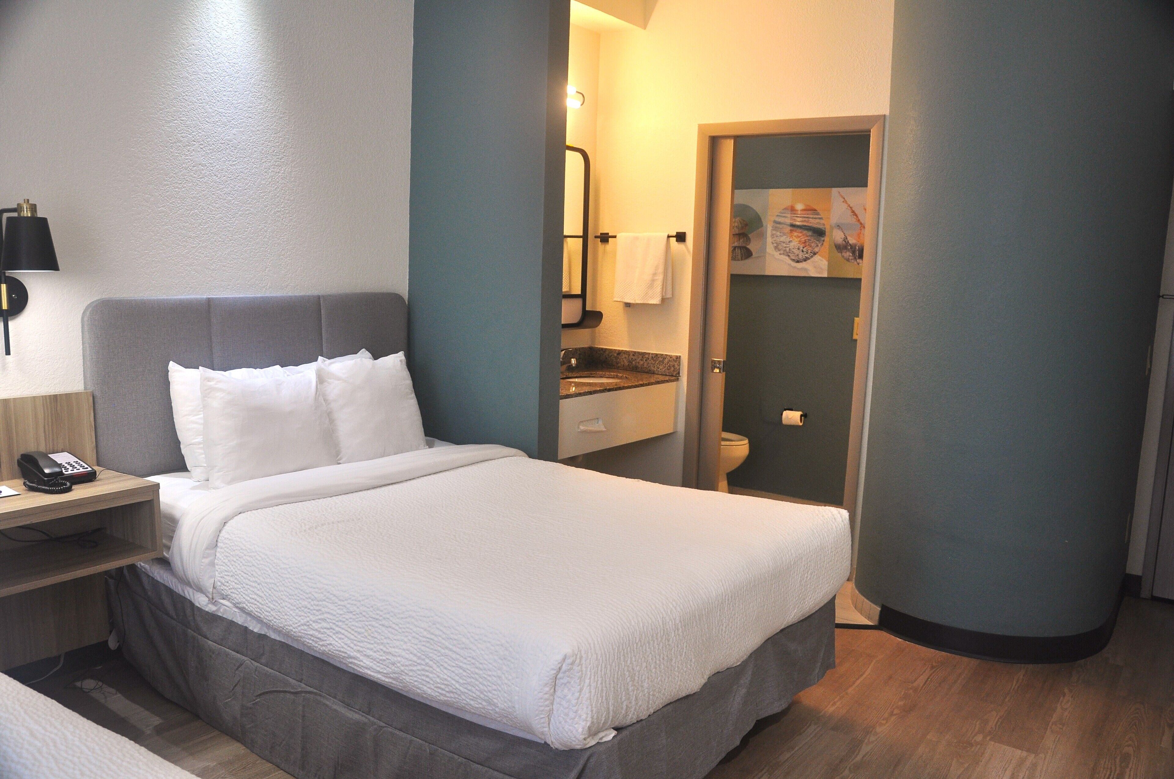 Premium bedding, in-room safe, desk, laptop workspace