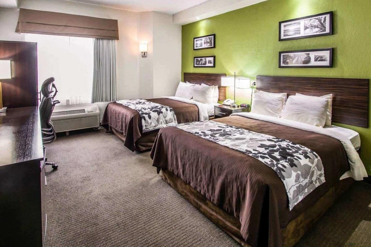 Premium bedding, in-room safe, desk, laptop workspace