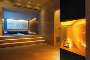 Indoor pool - Hotel Sangallo Palace (Perugia)