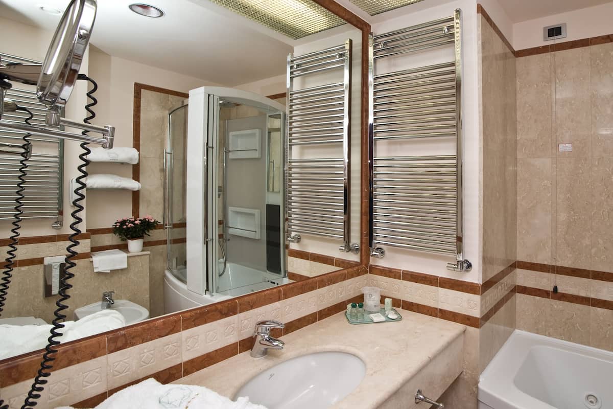 superior double or twin room | bathroom | eco-friendly toiletries, hair dryer, bidet, towels