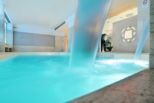 Una piscina techada