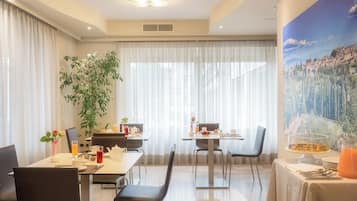 Bao gồm bữa sáng buffet hàng ngày