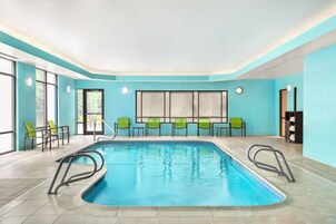 Una piscina cubierta