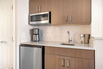 Microwave, coffee/tea maker, toaster, cookware/dishes/utensils at Hilton Grand Vacations Club Paradise Las Vegas