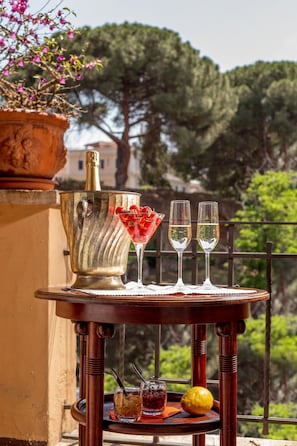 Quadruple room, 1 double bed and 2 single beds | Balcony