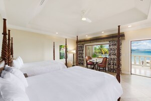 奢华客房, 海滨 (Doubloons) | 埃及棉床单、高档床上用品、客房内保险箱、办公桌