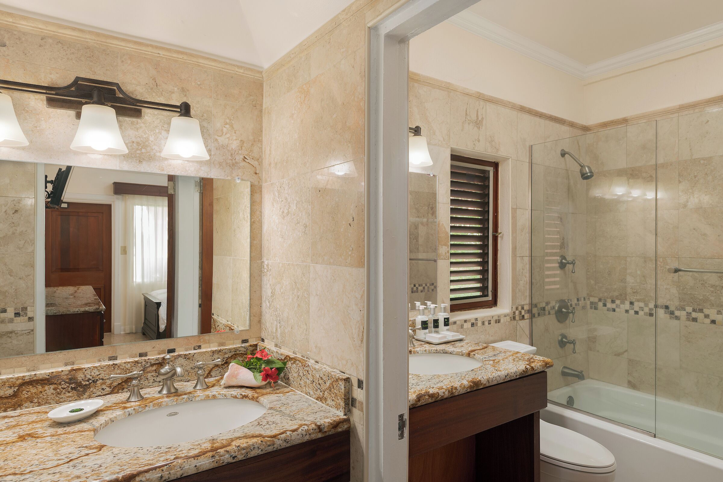 family suite (cottage) | bathroom | combined shower/bathtub, free toiletries, hair dryer, slippers