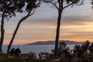 Bar auf der Dachterrasse, Blick auf das Meer, täglich geöffnet