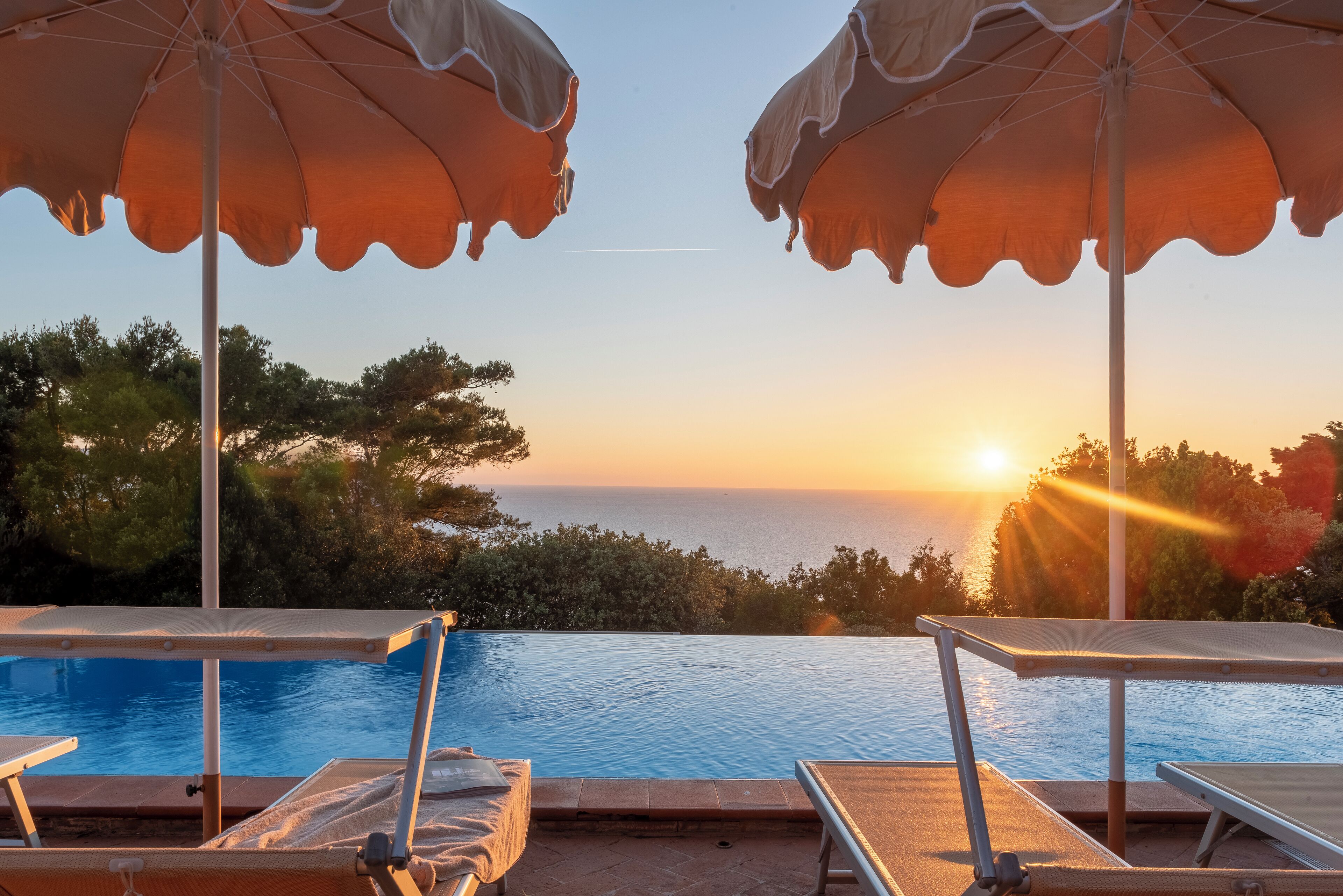 Outdoor pool, pool umbrellas, sun loungers