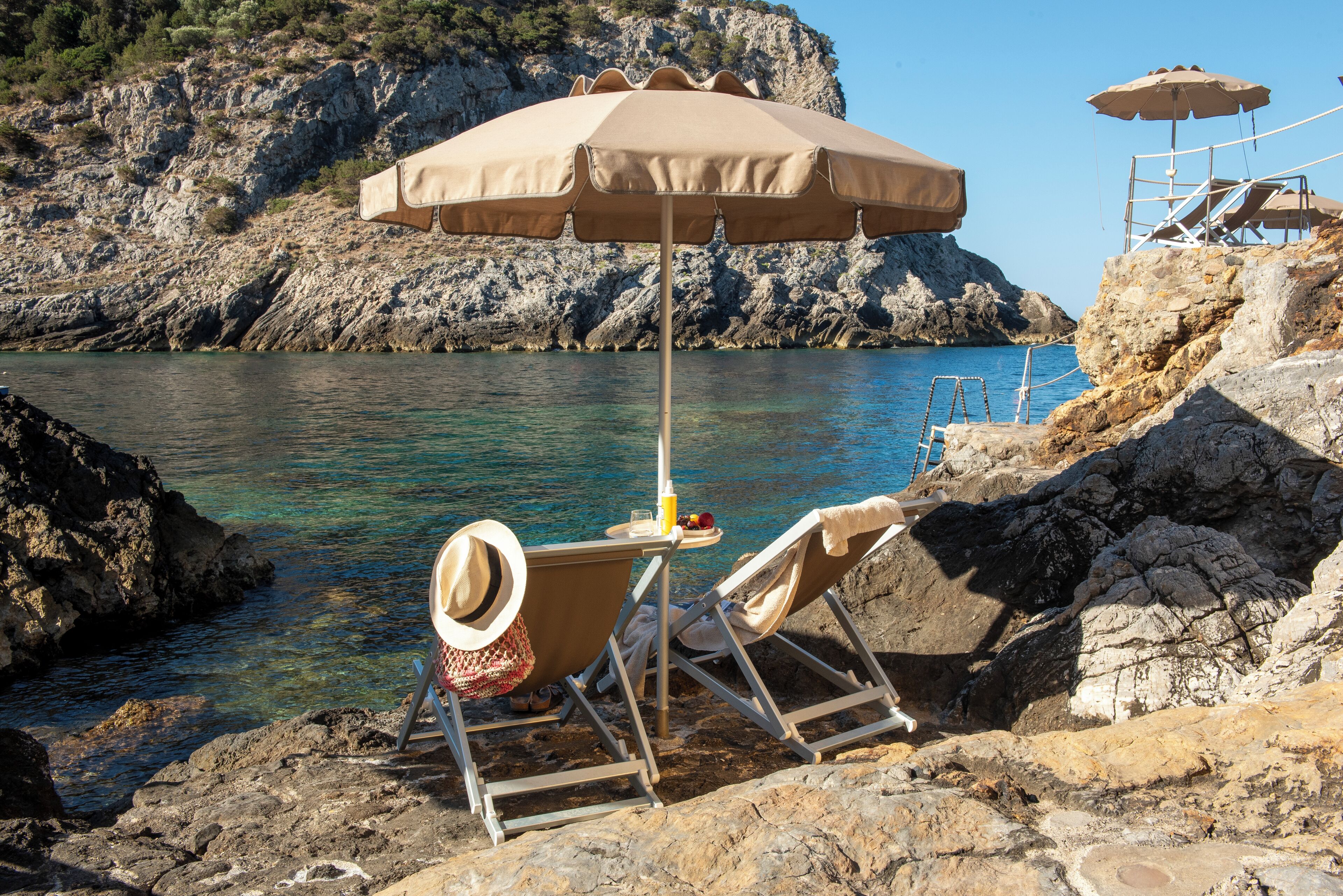 private beach nearby, white sand, free beach shuttle, beach towels