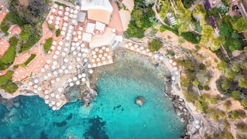 Privéstrand vlakbij, wit zand