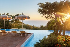 Outdoor pool, pool umbrellas, sun loungers