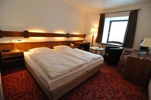 Standard Double Room | Premium bedding, minibar, desk, iron/ironing board