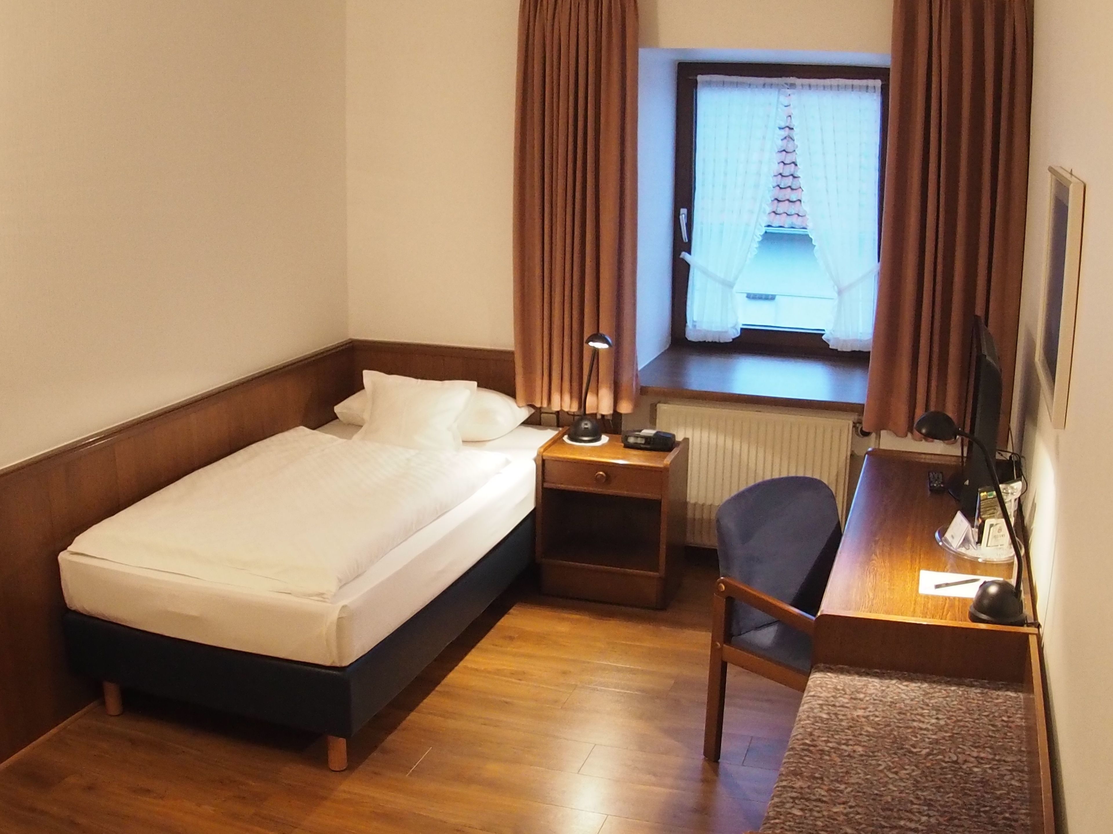 single room | premium bedding, minibar, desk, iron/ironing board