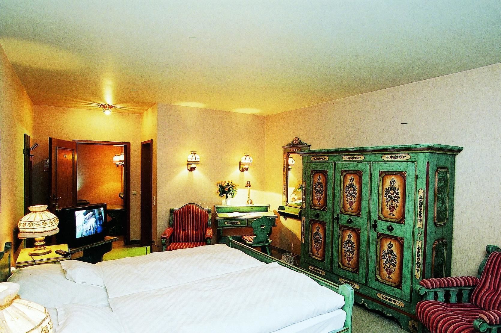 deluxe double room | premium bedding, minibar, desk, iron/ironing board