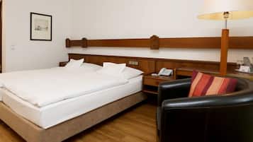 Standard-Doppelzimmer | Hochwertige Bettwaren, Minibar, Schreibtisch, Bügeleisen/Bügelbrett