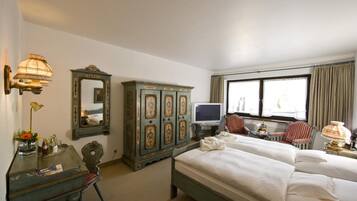 Deluxe Double Room | Premium bedding, minibar, desk, iron/ironing board