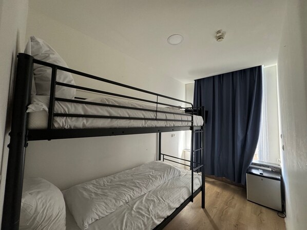 Economy Twin Room - Hotel Di Ann Amsterdam City Centre (Amsterdam)