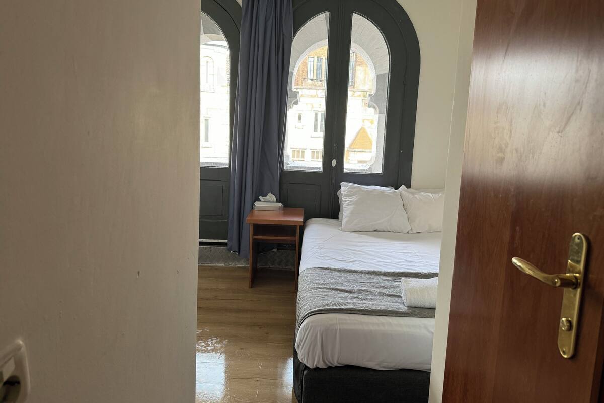 Small Double Room with Balcony | Ókeypis þráðlaus nettenging, rúmföt