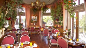 Free daily continental breakfast - Nadia Hotel Amsterdam (Amsterdam)