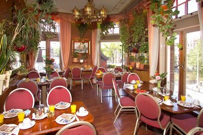 Free daily continental breakfast
