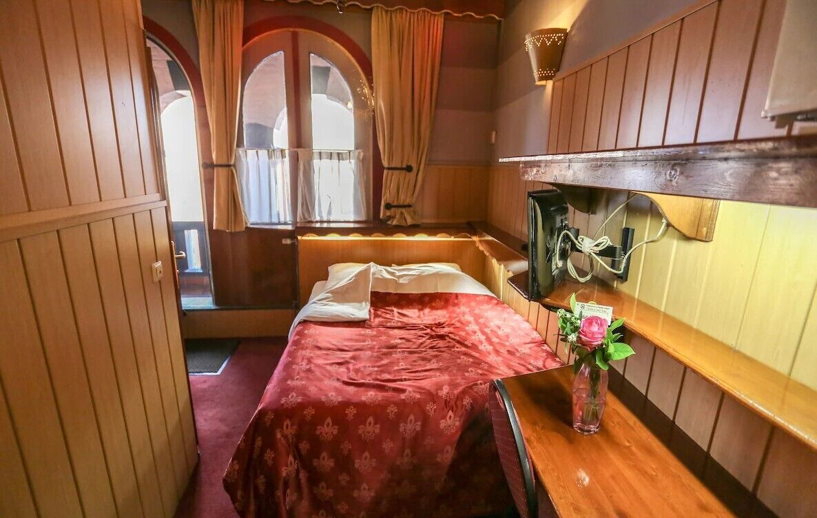 In-room safe, desk, iron/ironing board, free WiFi