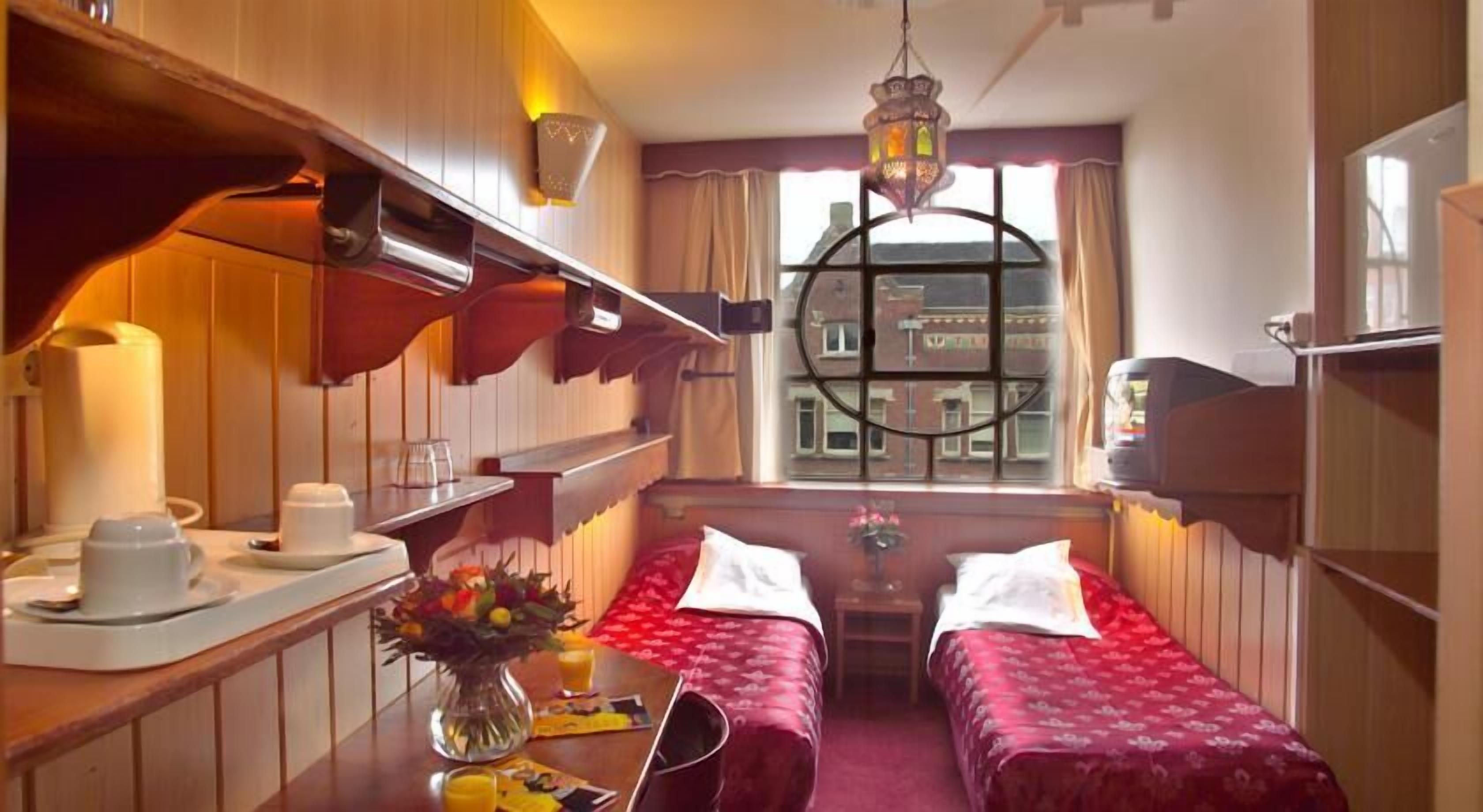 In-room safe, desk, iron/ironing board, free WiFi