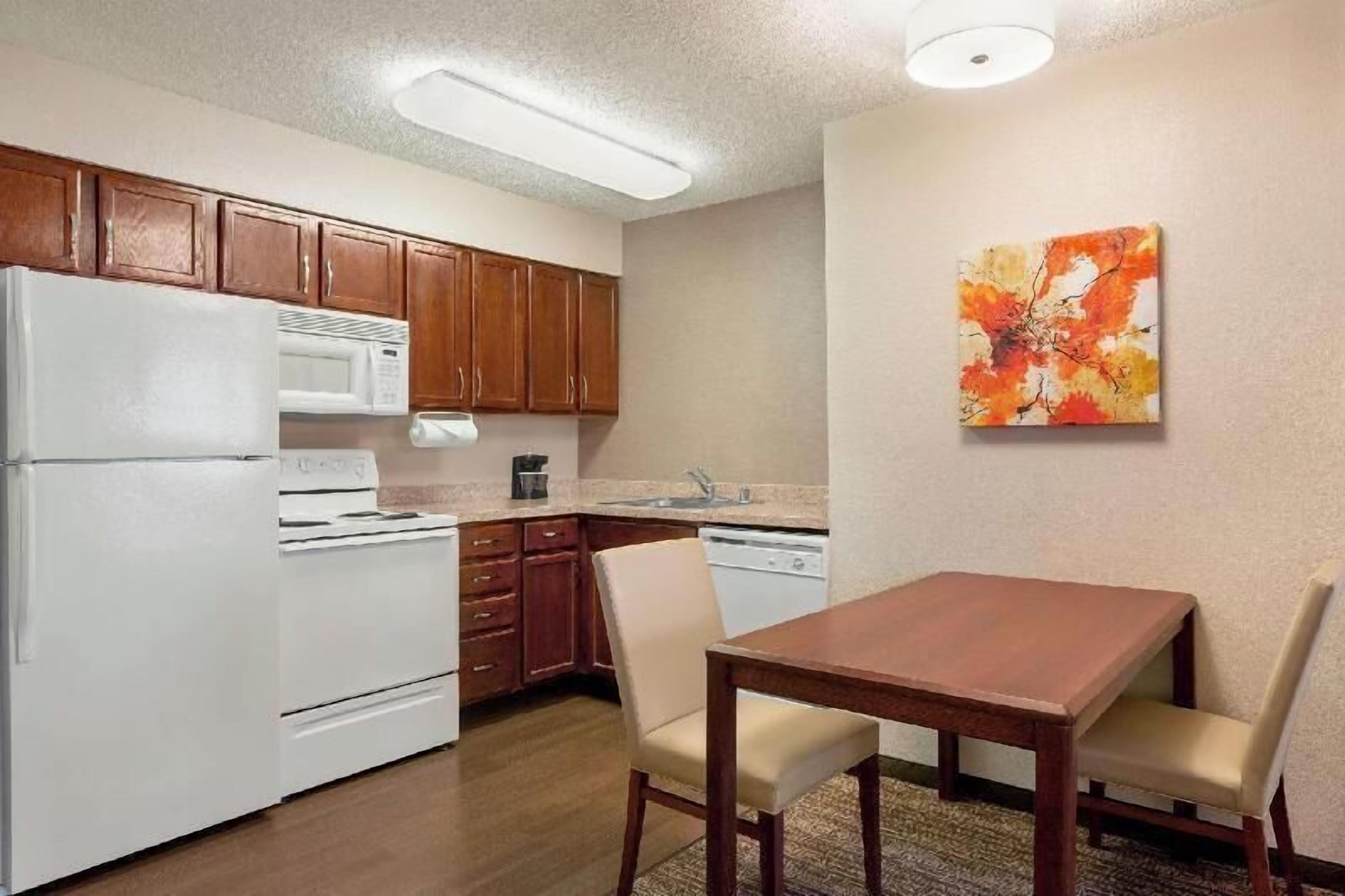 Full-size fridge, microwave, stovetop, dishwasher