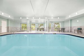 Una piscina cubierta