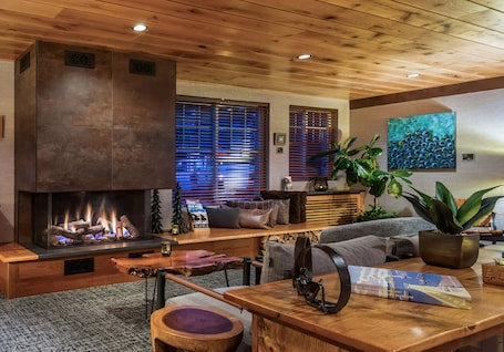Brewpub. Maine Evergreen Hotel, an Ascend Collection Hotel