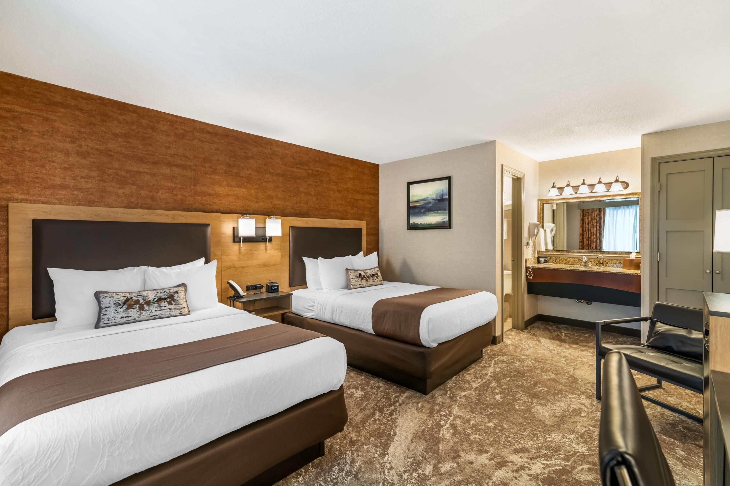 Habitación estándar doble, 2 camas dobles, no fumadores | Ropa de cama hipoalergénica y escritorio