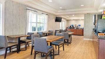 Free daily continental breakfast