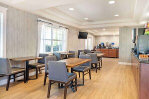 Free daily continental breakfast 